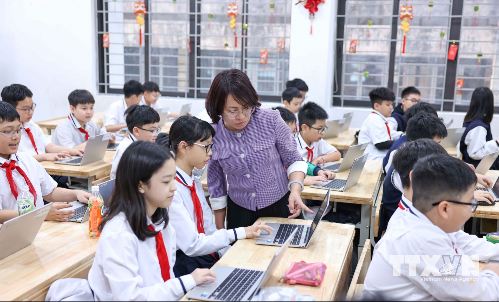 Với những bước đi tiên phong, Trường THCS Giảng Võ khẳng định quyết tâm trở thành điểm sáng về Trường học số của Thủ đô, góp phần nâng cao chất lượng giáo dục và đào tạo thế hệ công dân toàn cầu trong kỷ nguyên số. (Ảnh: Thanh Tùng/TTXVN)